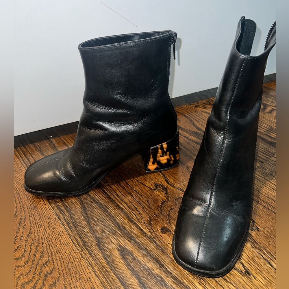 Steve Madden Launch Leather Block Heel Ankle Boot Size 5.5 ribbed tortoise heel